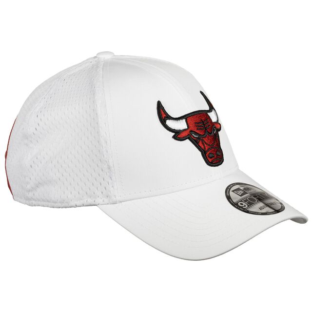 NBA Chicago Bulls Team Arch 9FORTY Trucker Cap image number 0